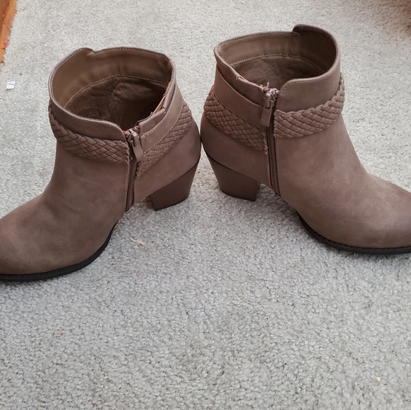 Booties - Picture 4 of 4